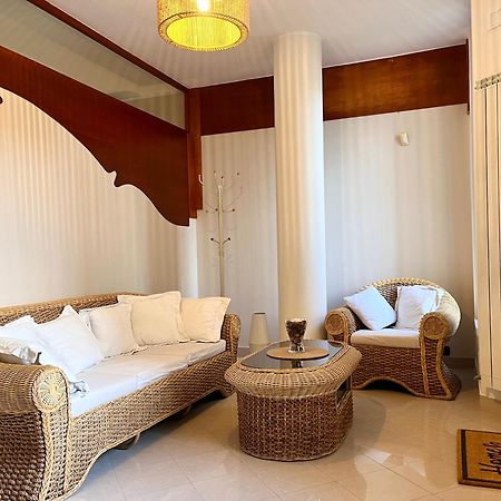 Il Villino B&B - Napoli/Pompei/Sorrento/Costiera Brusciano المظهر الخارجي الصورة